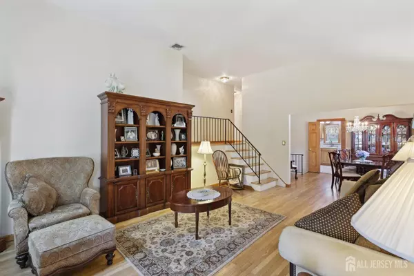Metuchen, NJ 08840,11 Beechwood AVE
