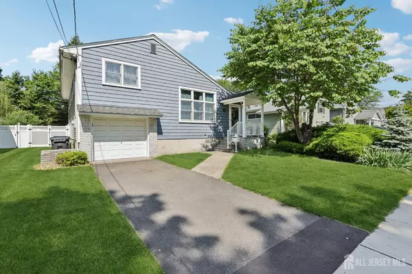 11 Beechwood AVE, Metuchen, NJ 08840