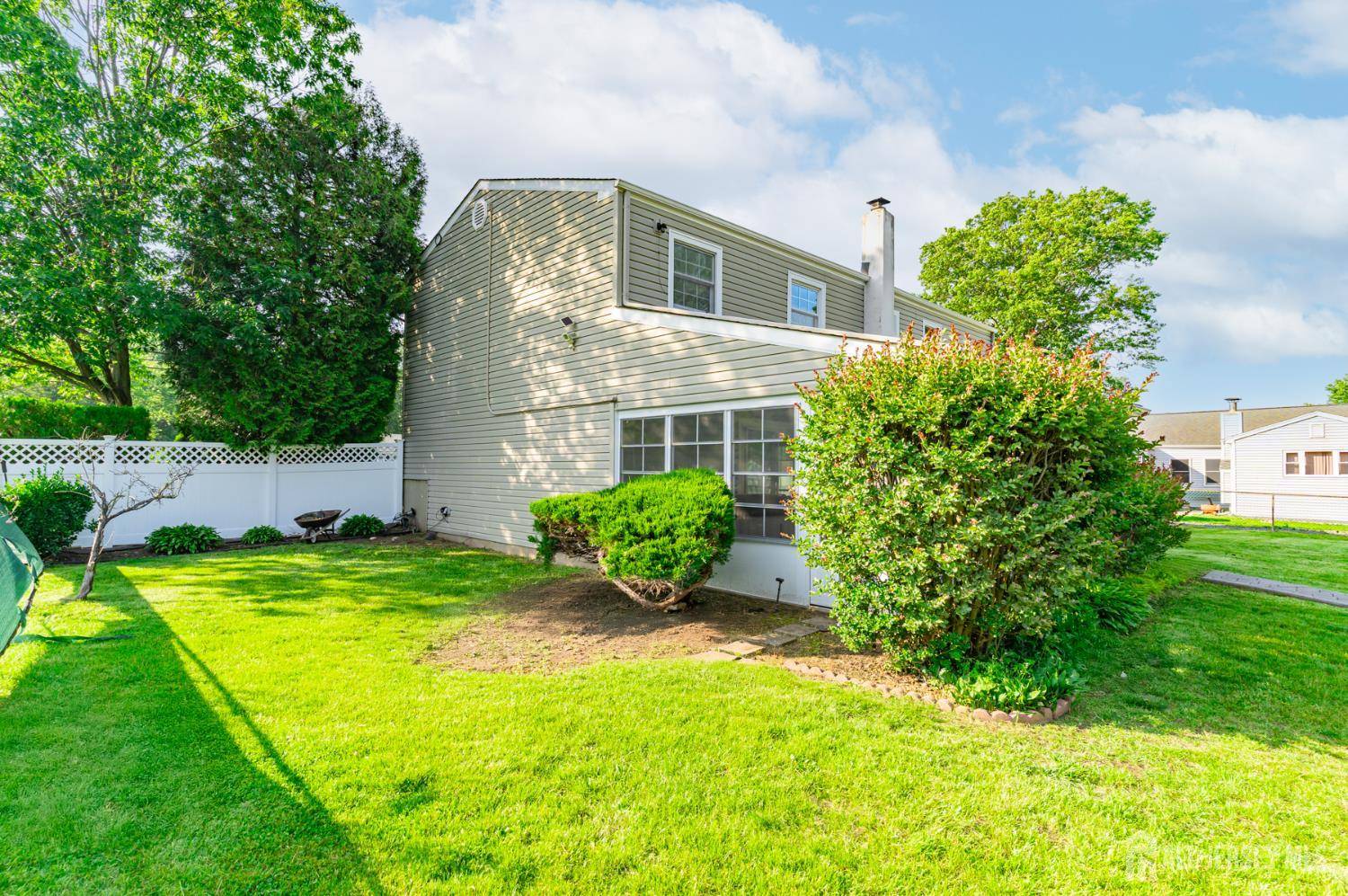 North Brunswick, NJ 08902,1682 Taylor DR