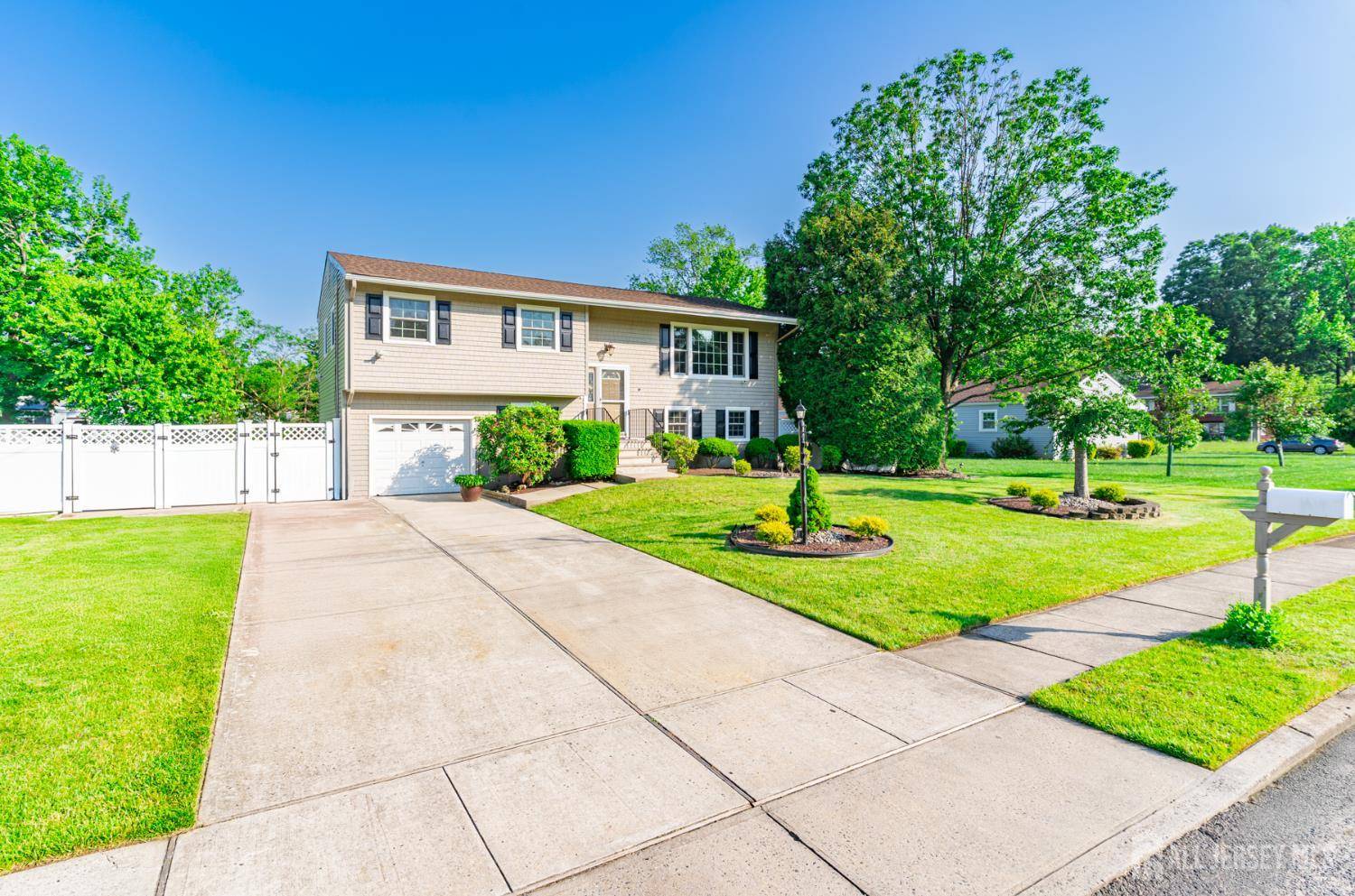 North Brunswick, NJ 08902,1682 Taylor DR