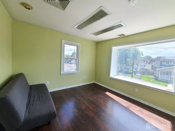 Edison, NJ 08817,1595 Lincoln Hwy Rt.27