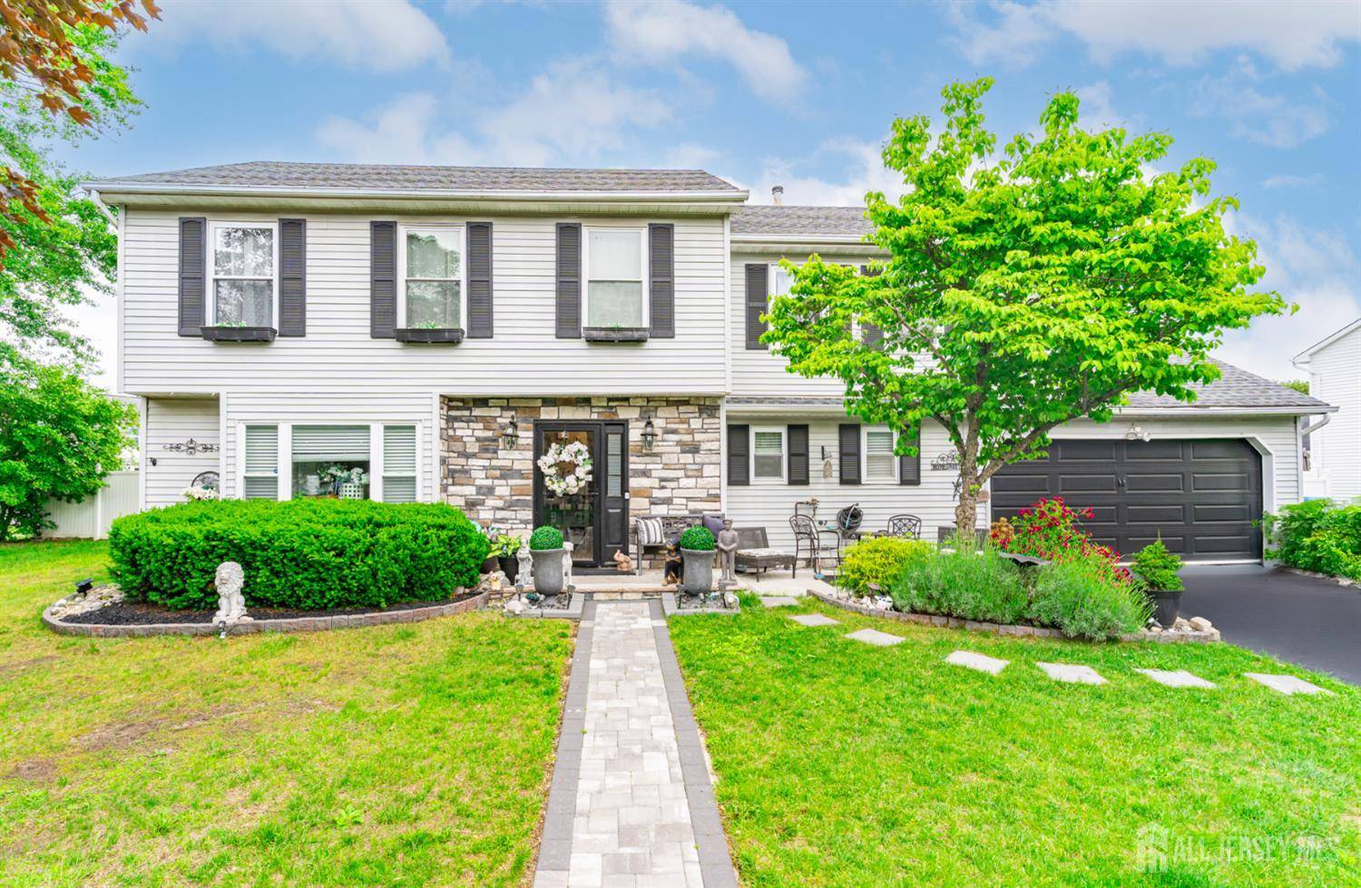 24 Higgins RD, Old Bridge, NJ 08857