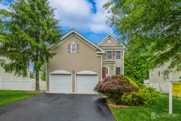 28 Walden CT, Old Bridge, NJ 08857