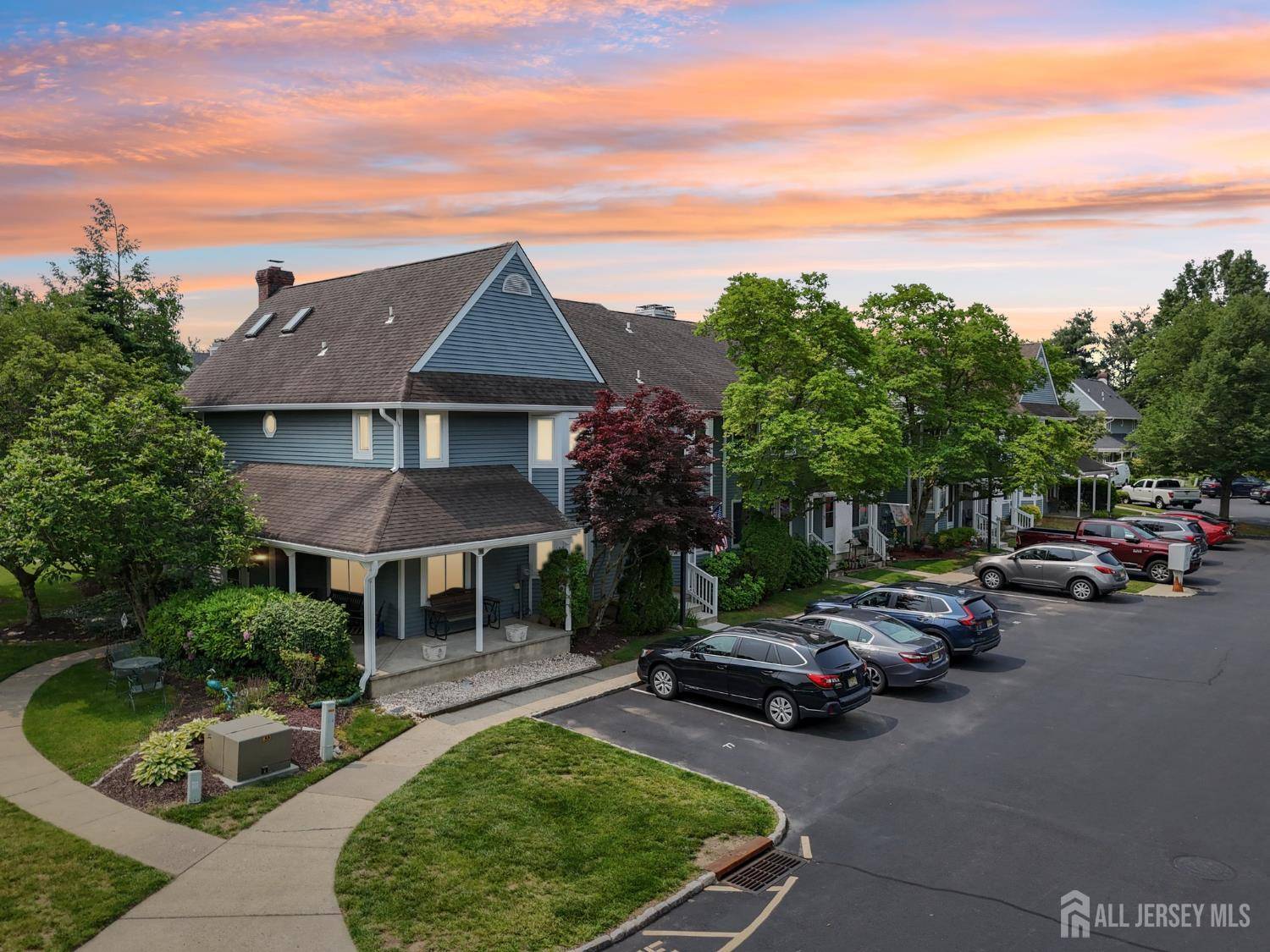 12 Regal DR, South Brunswick, NJ 08852