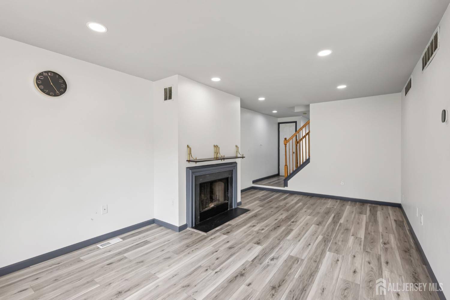 South Brunswick, NJ 08852,12 Regal DR