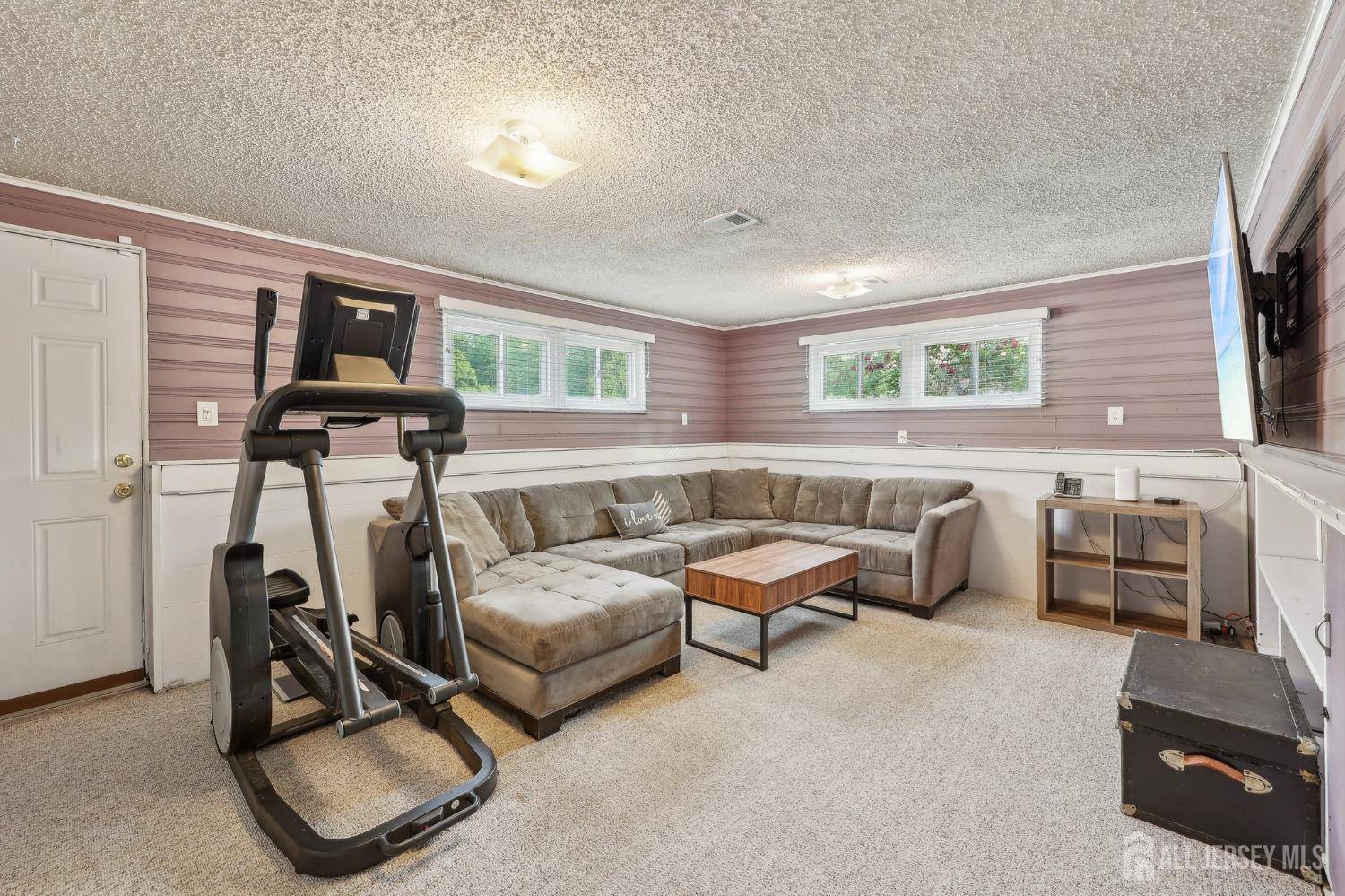 East Brunswick, NJ 08816,63 Hillsdale RD