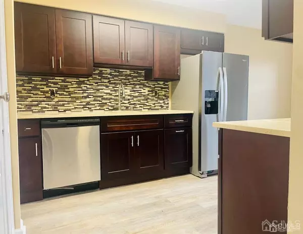 Woodbridge Proper, NJ 07095,93 Beverly Hills TER #C
