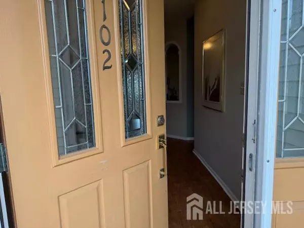 Monroe, NJ 08831,102 Leeds LN