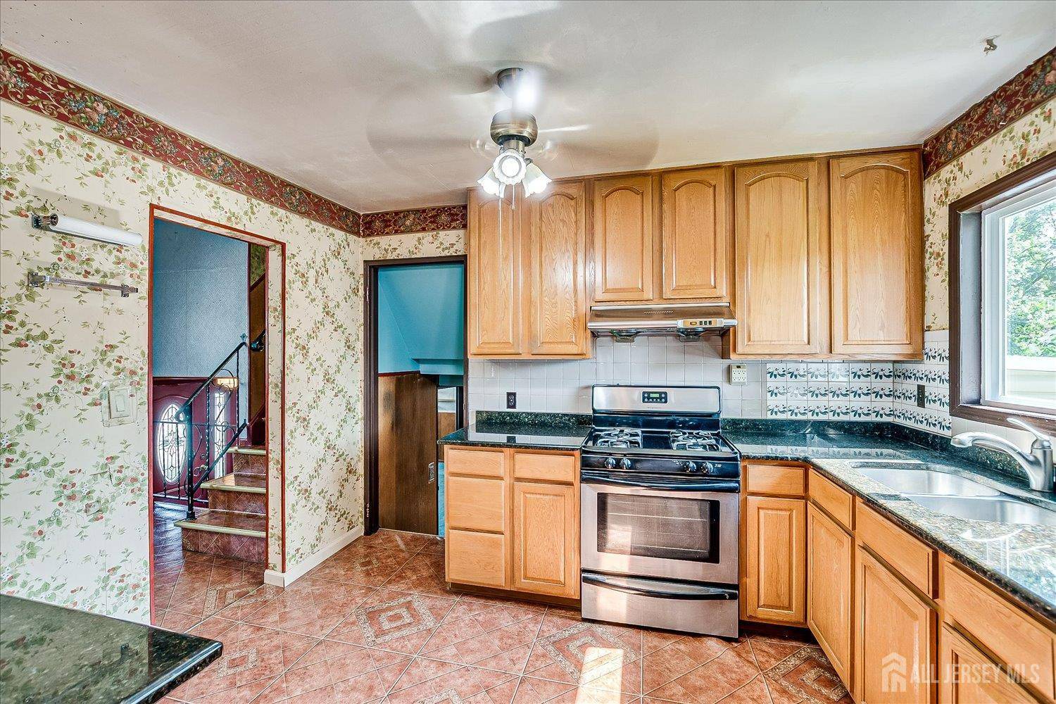Edison, NJ 08817,14 McGinnis RD