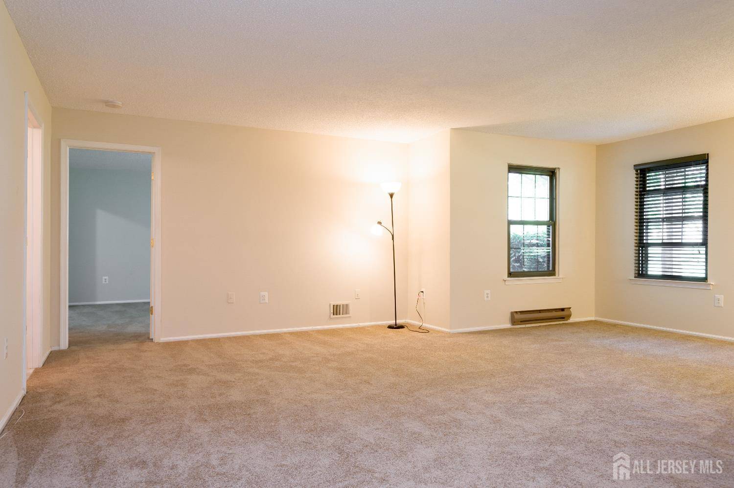 East Brunswick, NJ 08816,98 Griggs PL