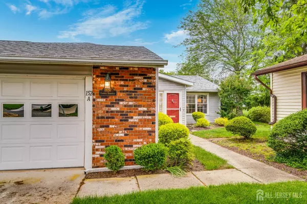 152 Chatham DR #A, Monroe, NJ 08831