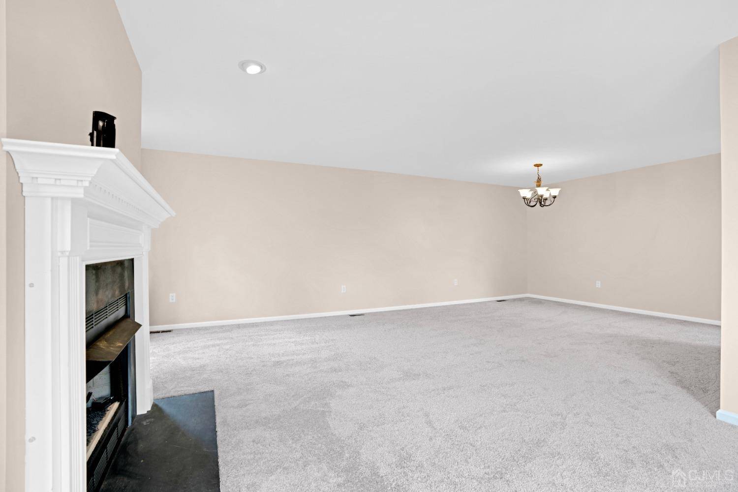 South Amboy, NJ 08879,7 Rondell LN