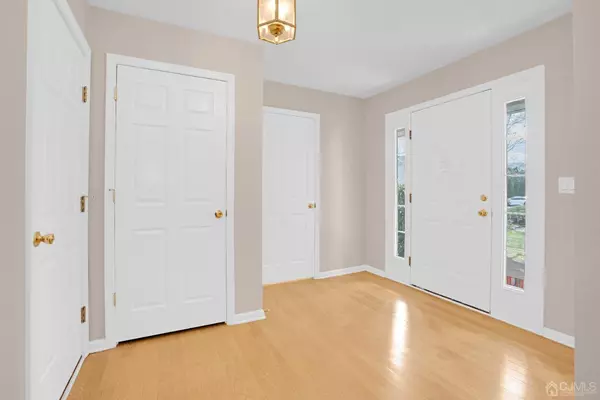 South Amboy, NJ 08879,7 Rondell LN
