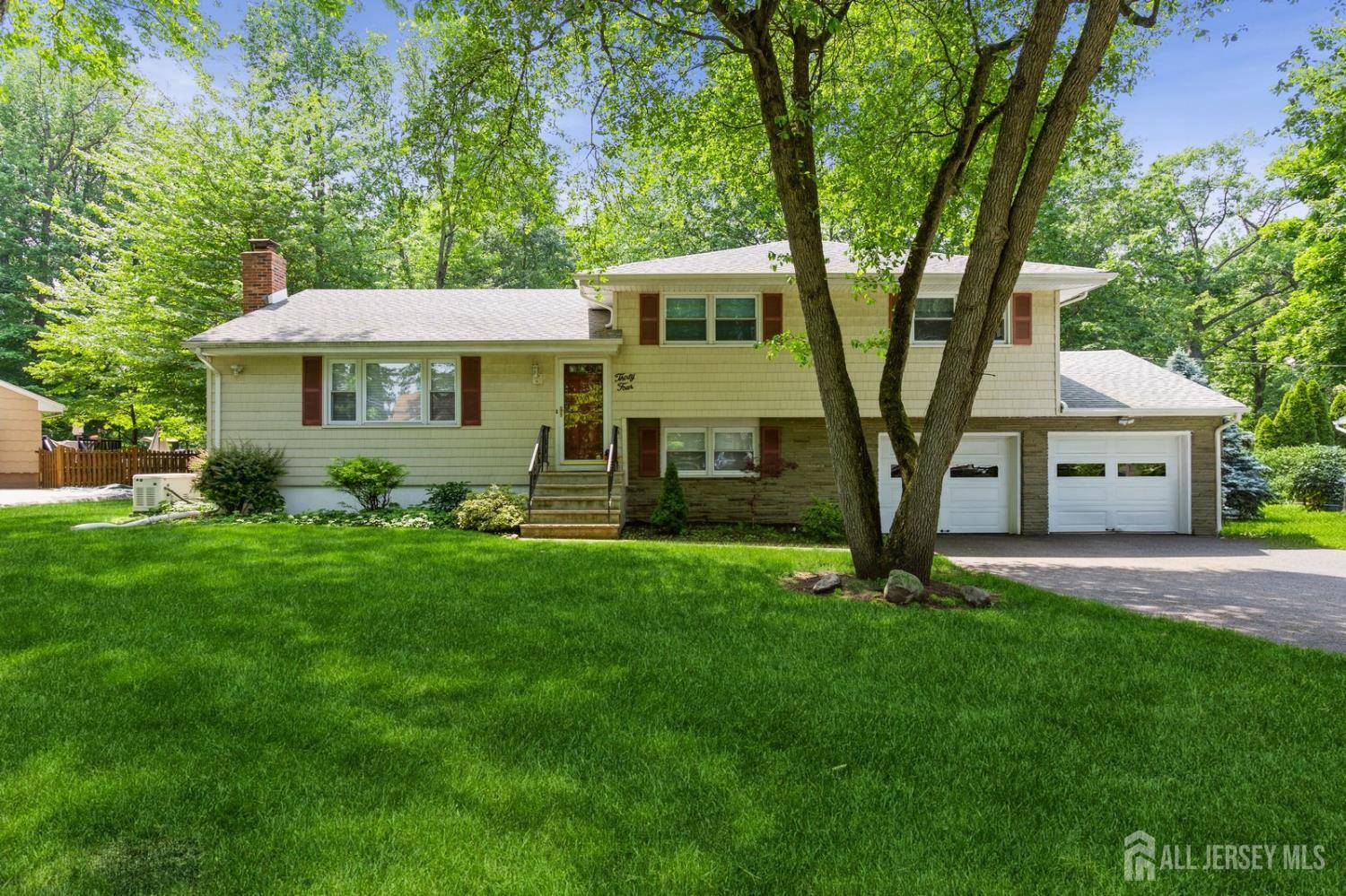 34 Remington DR, Edison, NJ 08820