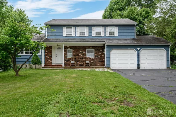 18 Chipper DR, South Brunswick, NJ 08824