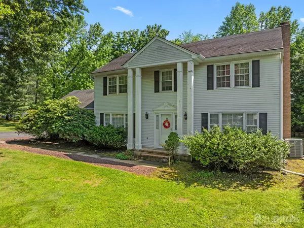 Holmdel, NJ 07733,3 Winthrop DR
