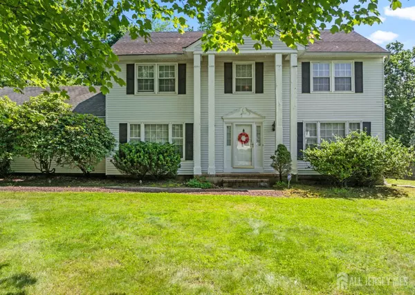 3 Winthrop DR, Holmdel, NJ 07733