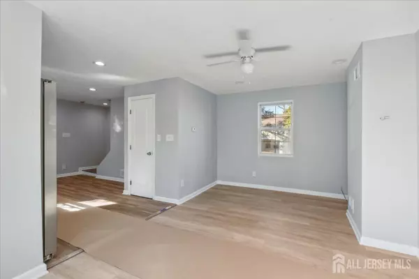 Sayreville, NJ 08872,83 Smullin ST