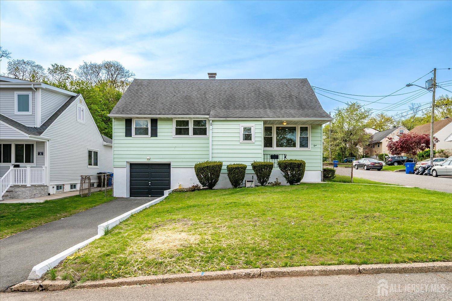 1 Alvin CT, Menlo Park Terrace, NJ 08840