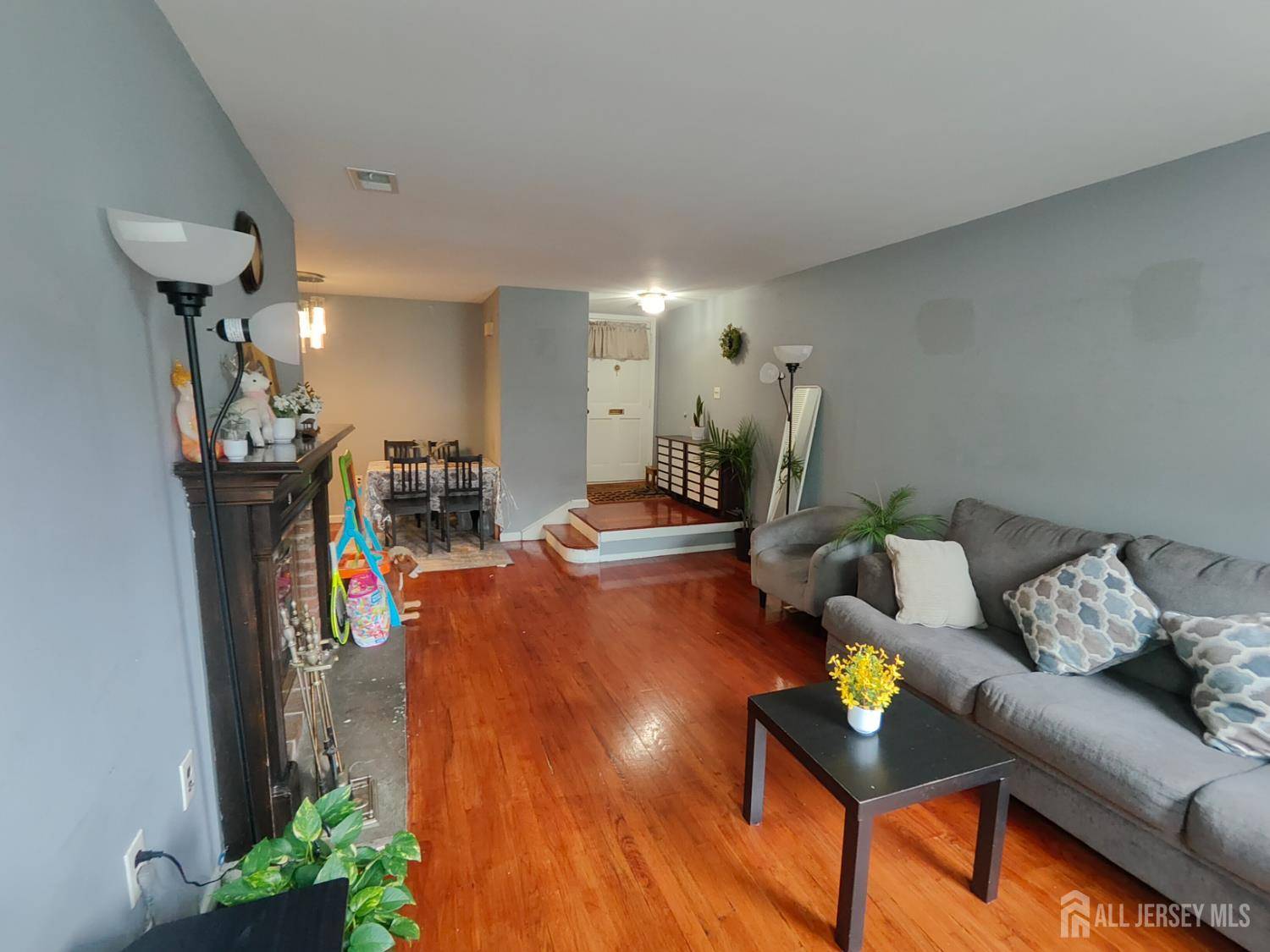 Iselin, NJ 08830,323 Gill LN #12Q