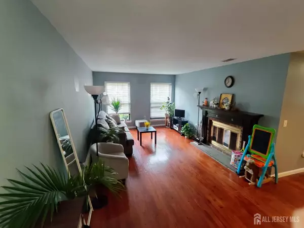 Iselin, NJ 08830,323 Gill LN #12Q
