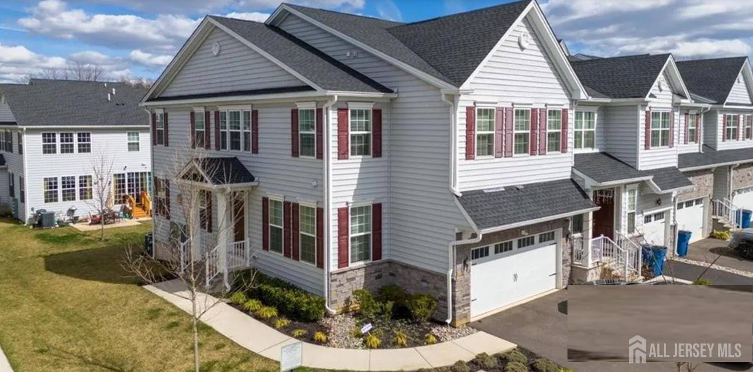 25 Larkspur LN, Monroe, NJ 08832