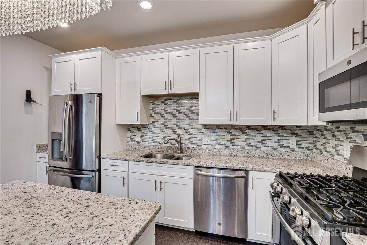Monroe, NJ 08831,1517 paxton LN