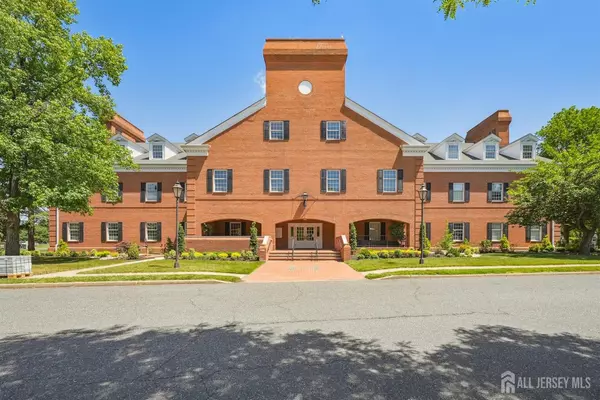 1 Rossmoor DR, Monroe, NJ 08831