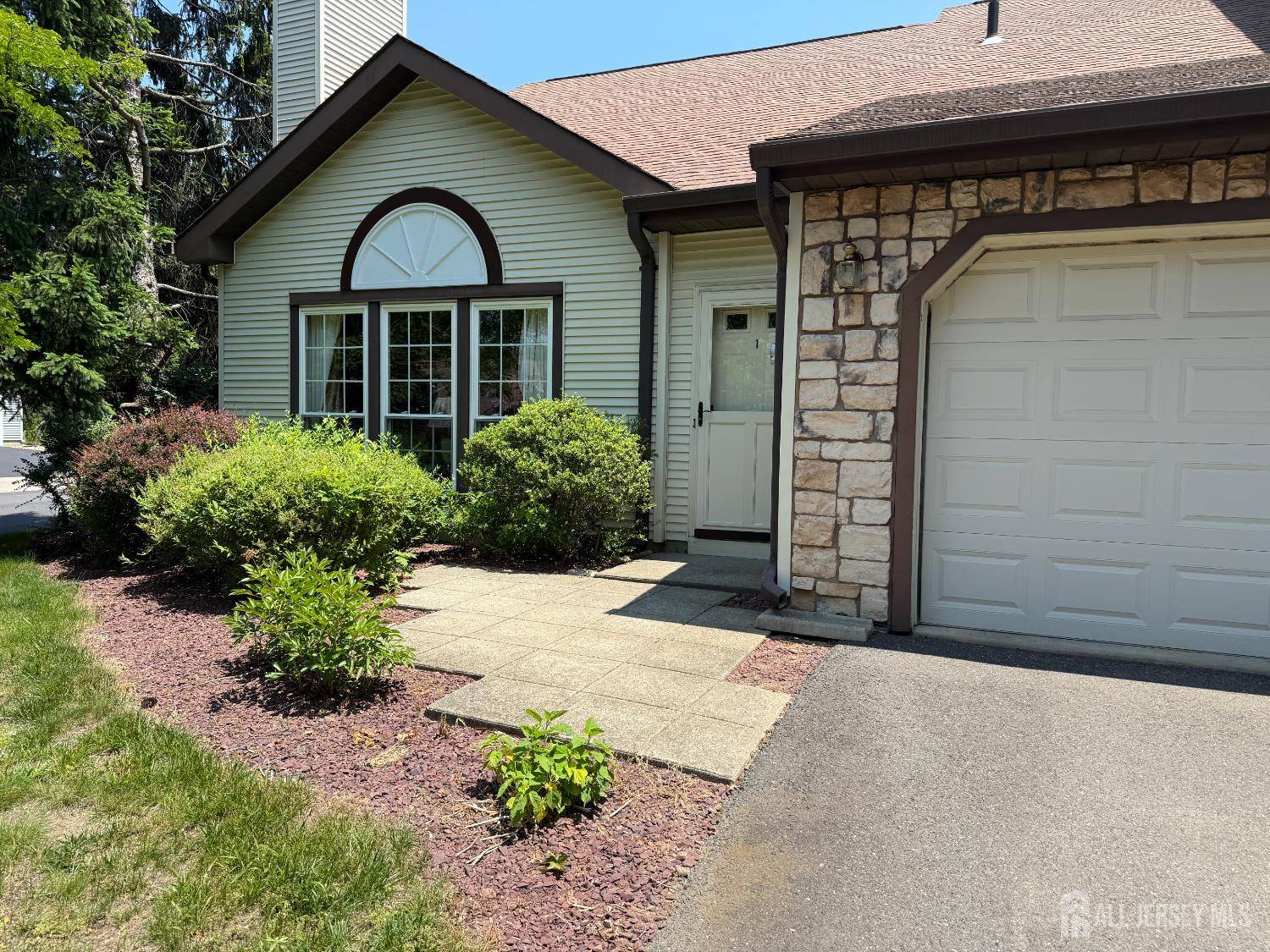 1 Allen CT, Manalapan, NJ 07726