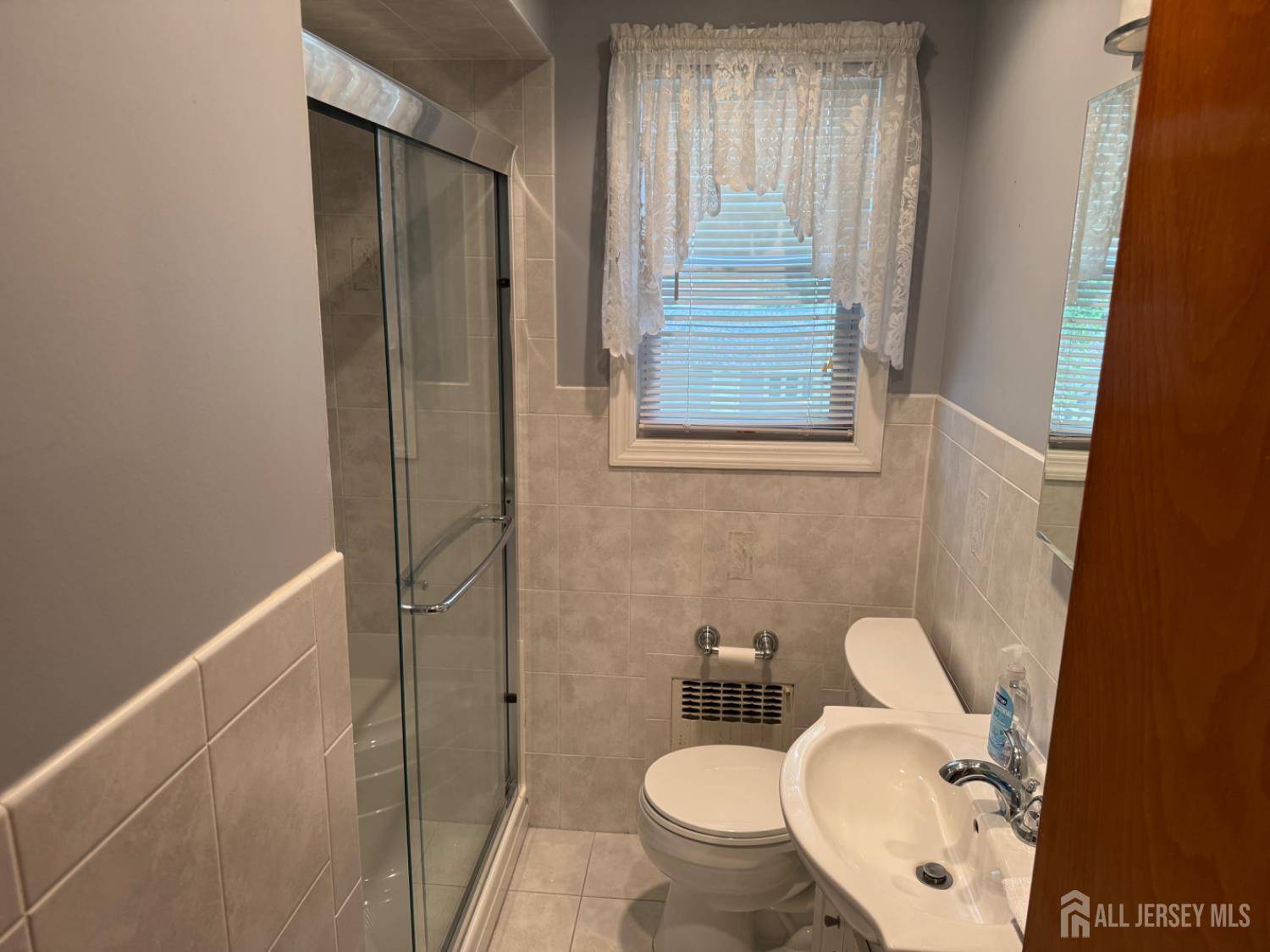 South Amboy, NJ 08879,161 MANOR STREET ST