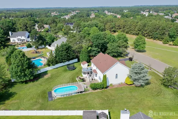 5 Samantha DR, Monroe, NJ 08831