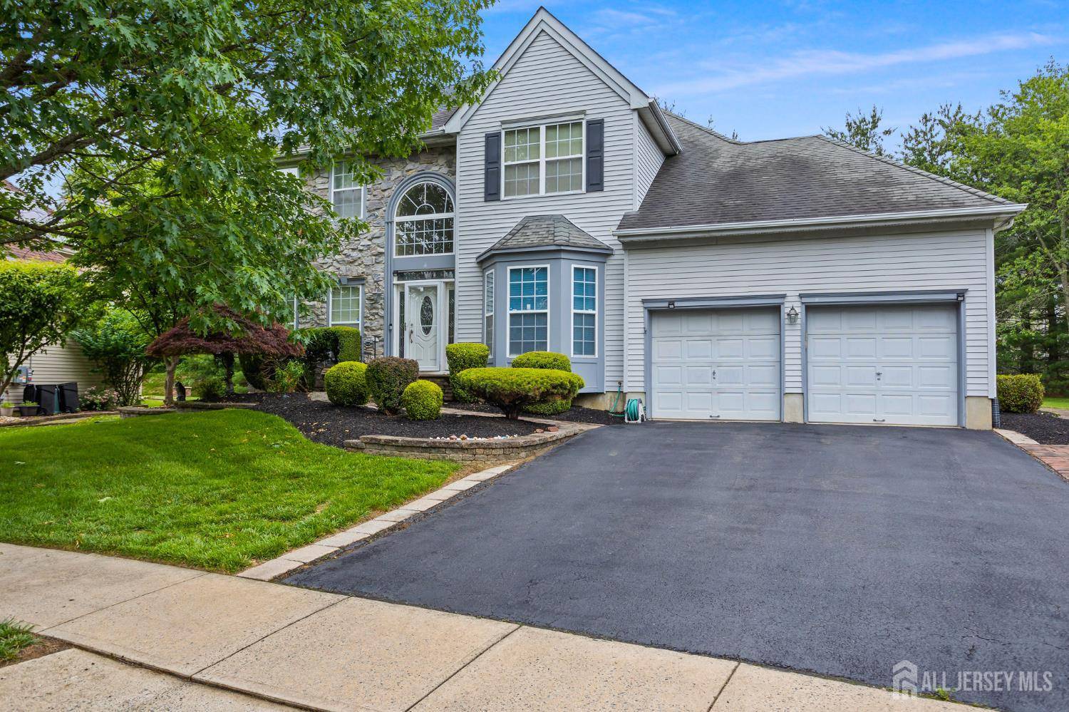 38 Larkspur DR, South Brunswick, NJ 08810