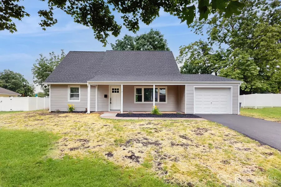 17 Tamarack RD, Franklin Twsp, NJ 08873