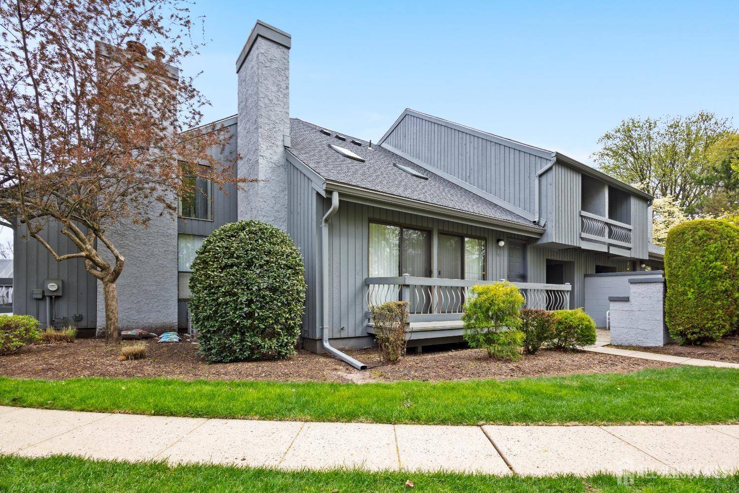 24 Linda LN, Edison, NJ 08820