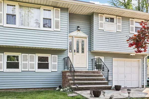 East Brunswick, NJ 08816,16 Kerschner LN