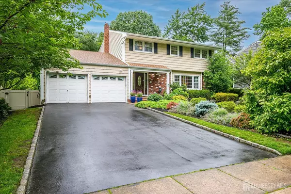 Edison, NJ 08820,10 Dellview DR