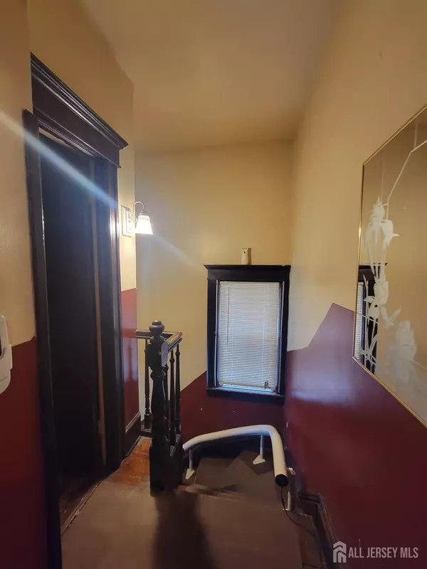Jersey City, NJ 07305,25 Dwight ST