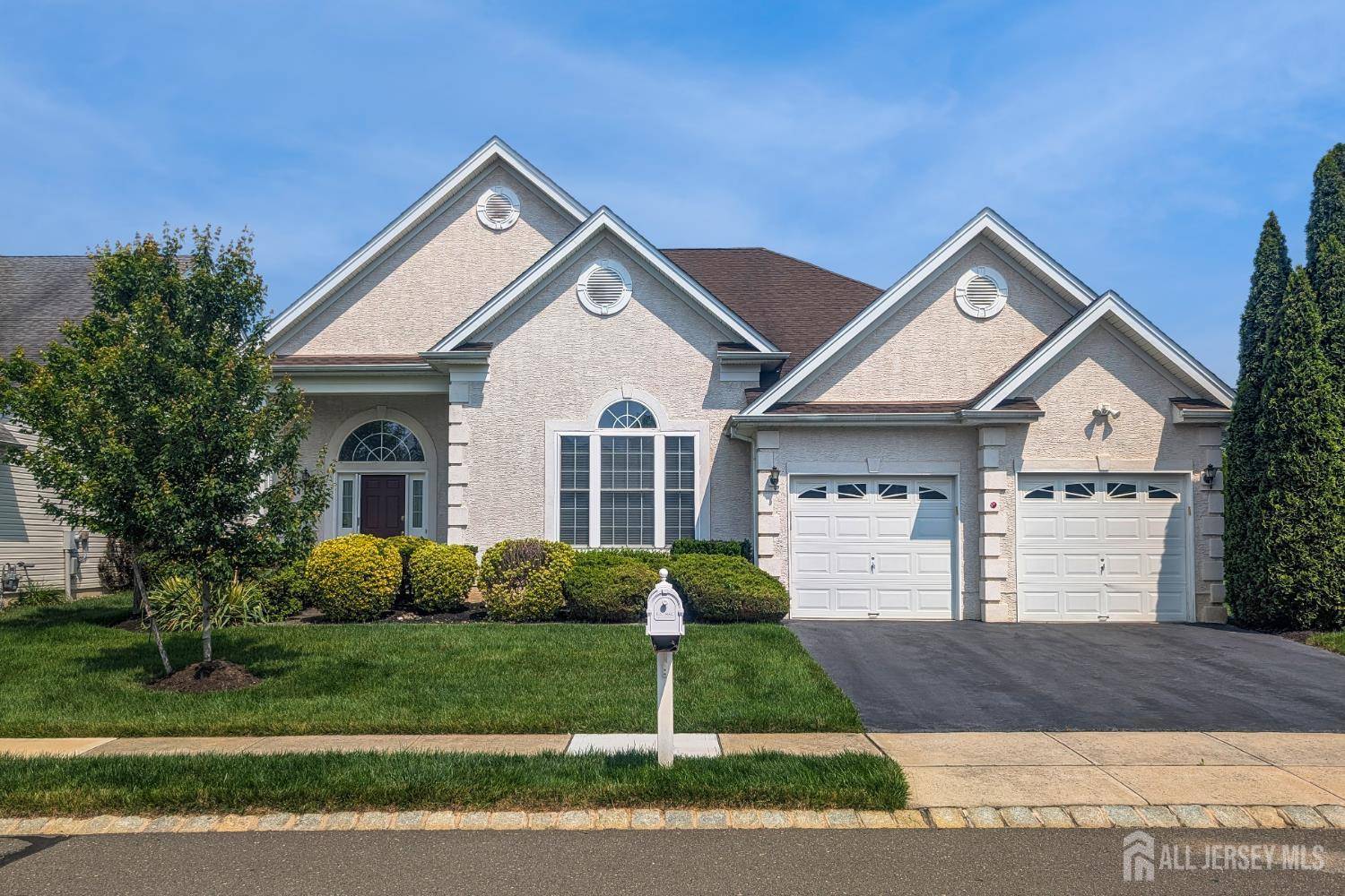 23 Crooked Stick PL, Monroe, NJ 08831