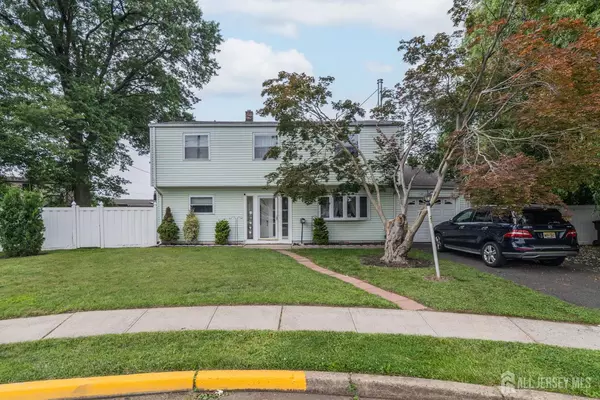 28 Bailey PL, Sewaren, NJ 07077