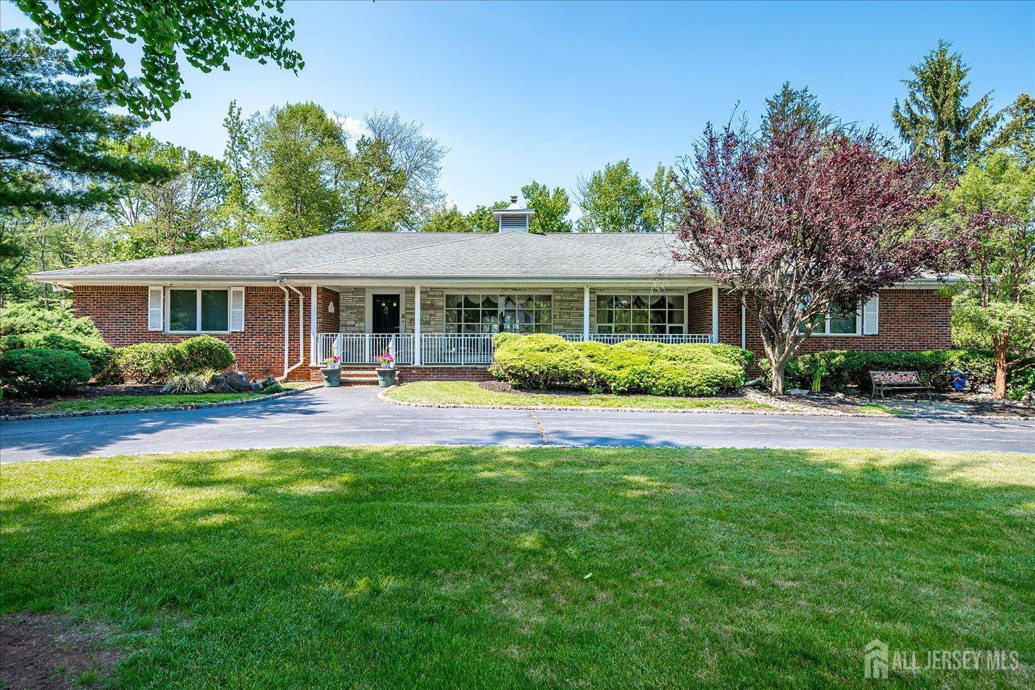 75 Stratford DR, Colonia, NJ 07067