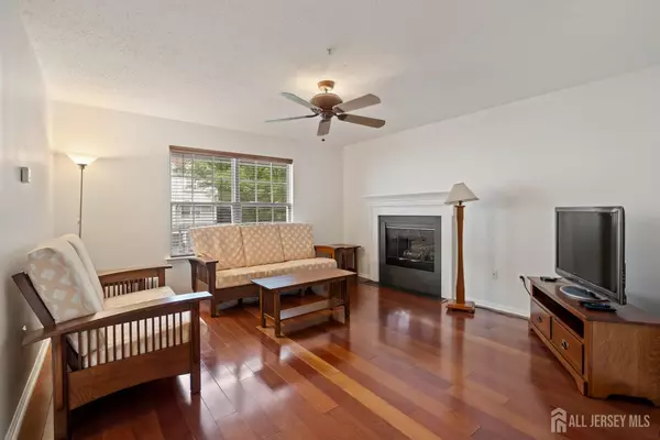 Edison, NJ 08820,116 Prestwick WAY