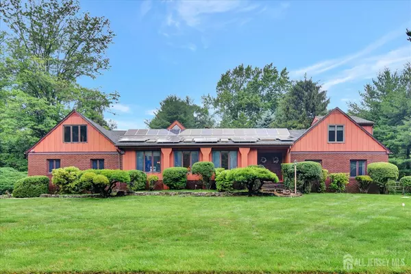 25 Deer PATH, Holmdel, NJ 07733