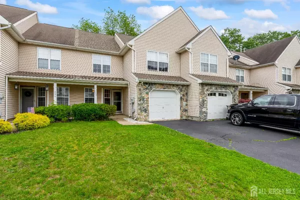 252 Moses Milch DR, Howell, NJ 07731