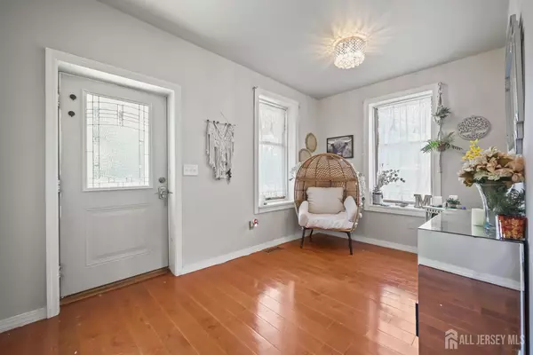 Monroe, NJ 08831,8 Walnut ST