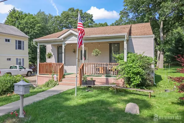 Monroe, NJ 08831,8 Walnut ST