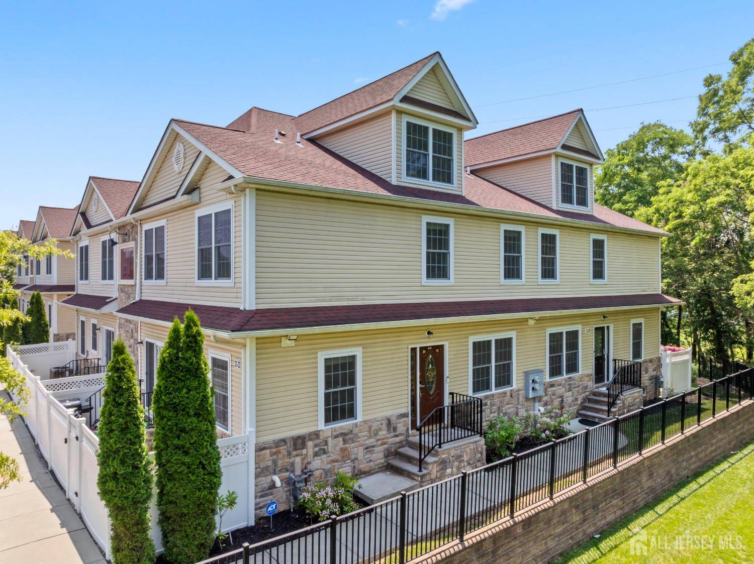32 Cinder RD #22, Edison, NJ 08820
