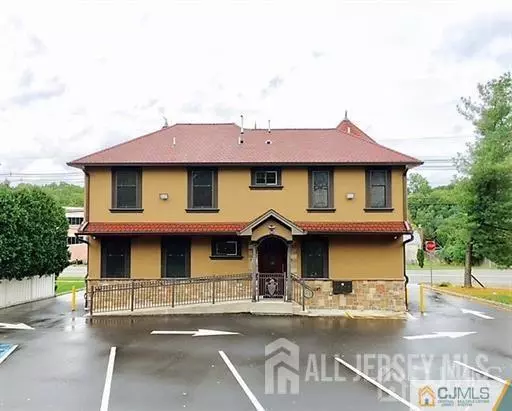 Edison, NJ 08820,1914 Oak Tree RD