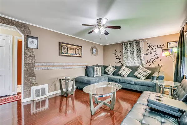 Iselin, NJ 08830,115 W Woodbridge AVE W