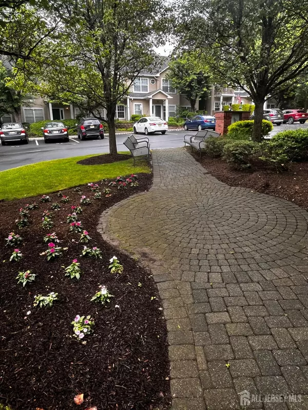 Roseland, NJ 07068,58 Leonard TER