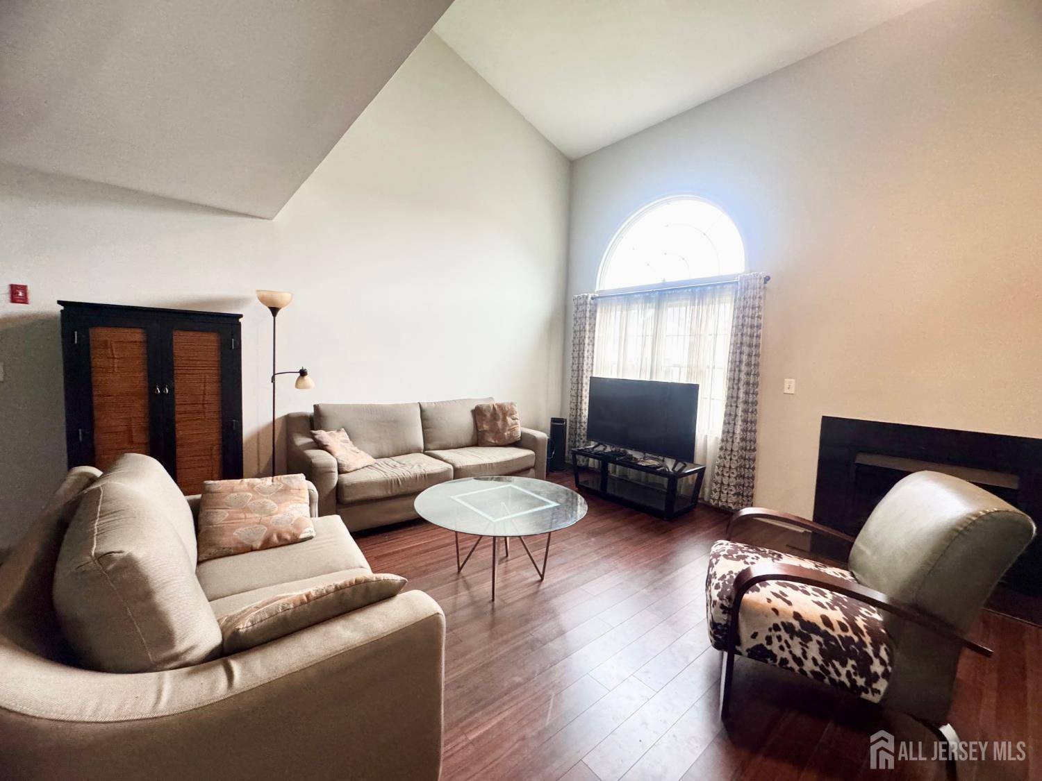 832 Edpas RD, New Brunswick, NJ 08901